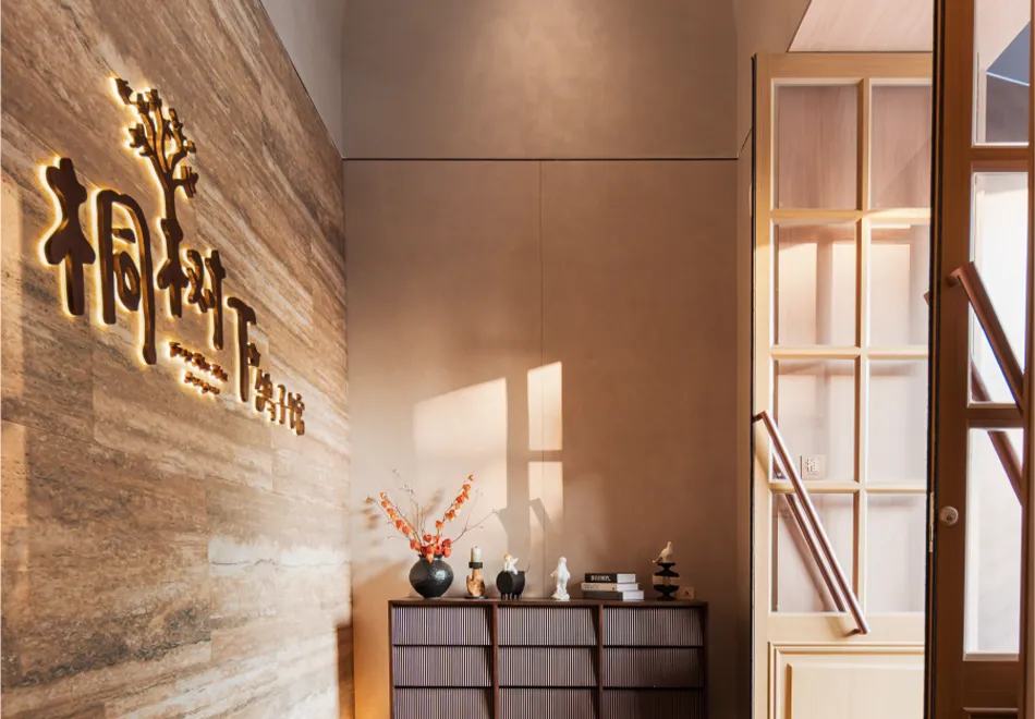 Lansen Decorative Panel for Under the Paulownia · The Pigeon House