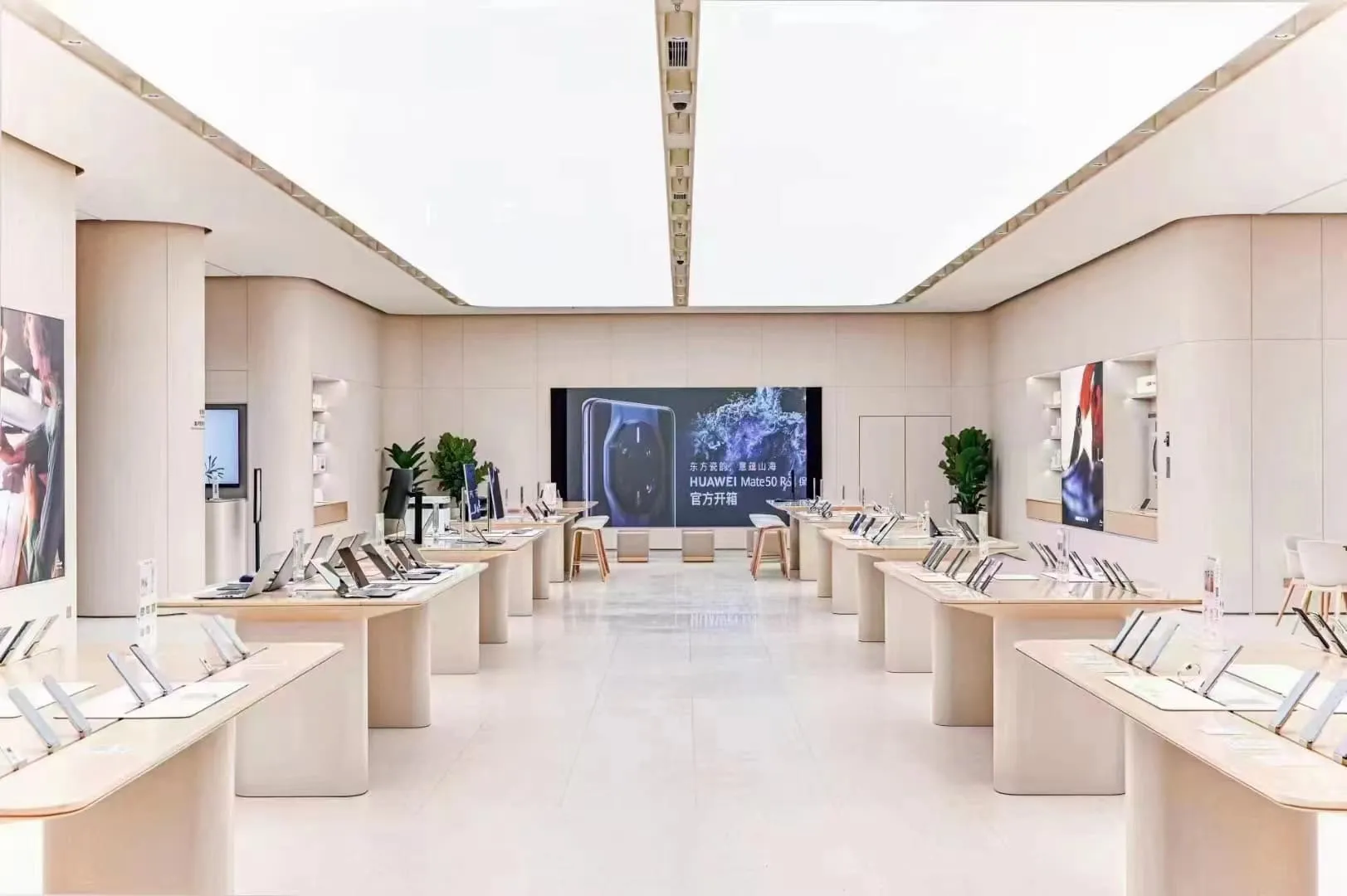 HUAWEI Experience Store